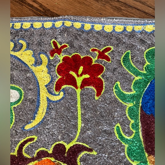 Beautiful embroidered decorative pillow case - Picture 6 of 7